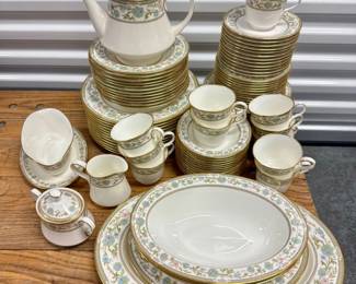 68 NoritakeSakuraChinaSetLargeServicefor12FloralGoldTrim