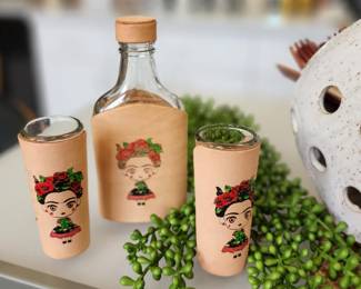 Vintage whiskey bottle with 2 glasses. Asking $30