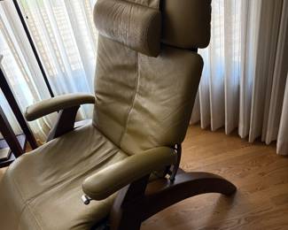 Human Touch "Perfect Chair" Zero Gravity leather
