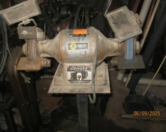PEDESTAL GRINDER
