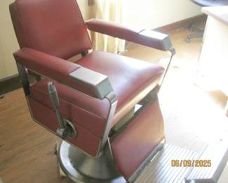 KOCHS BARBER CHAIR