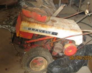 GRAVELY TRACTOR
