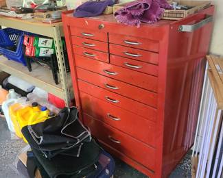 Tool cabinet