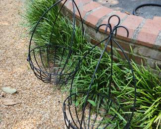 Decorative hanging baskets