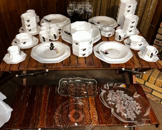 French Arcopal Octagon Milkglass | 8 Person settings