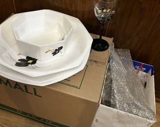 Arcopal France Table Charm Dinner Octagon  Milk Glass Set 