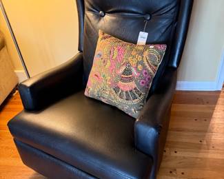 Laz-Z-Boy Leather Recliner, Throw Pillow