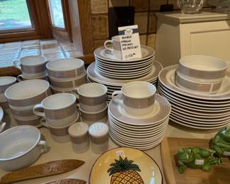 Mikasa Intagho Tracings 65 Piece Set