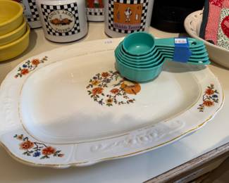 Serving Plates Measuring Cups