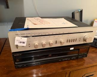 Harman Kardon Stereo