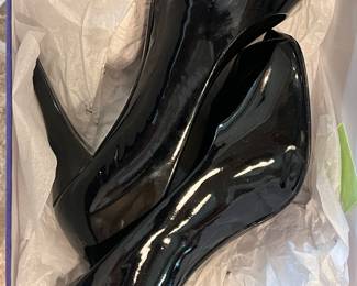 WOMEN'S SHOES