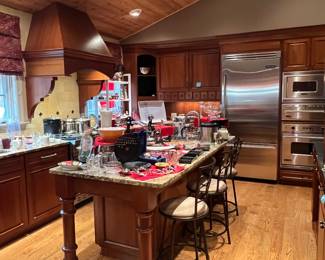KITCHEN IS FULL OF NICE THINGS