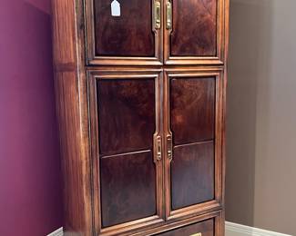 WARDROBE MATCHES FURNITURE IN OTHER BEDROOMS
