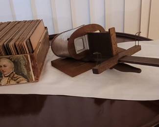 Late 1800s/early 1900s antique Monarch Stereoscope Viewer, with 71 stereoscope card including several with views of the immediate aftermath of the Great San Fransico Earthquake and Fire of1906. Excellent Condition!