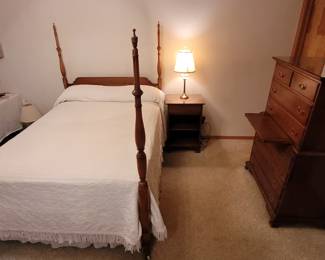 Vintage Stickley solid hardwood 4-poster bed (with post extensions). Matching Bedside Nightstand/Chest. Chest-on-Chest on right, with center folding/dressing shelf partially pulled out. Note: Part of 5 pc bedroom set. Custom glass tops on nightstand and Chest-on-Chest included.