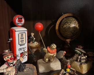 More figurines