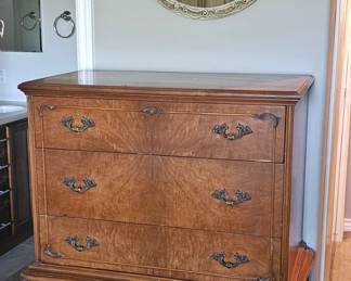 Vintage chest of drawers