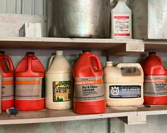 Chain and bar oil