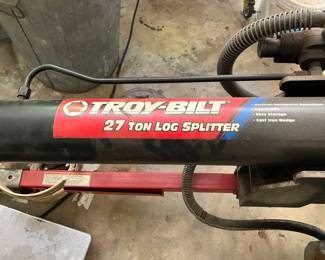 Troybuilt gas powered log splitter with Honda engine like new!