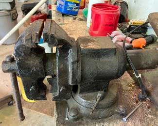 Swivel Vice