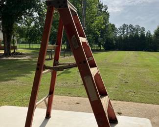4’ fiberglass ladder