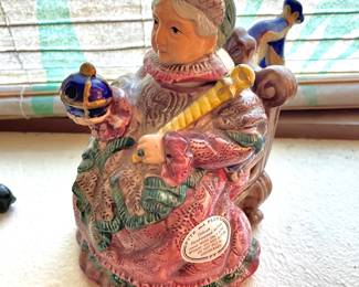 Fitz and Floyd Queen Victoria Teapot