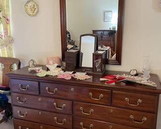 Dresser w/mirror