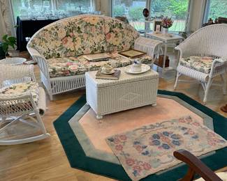 WICKER SETTEE & CHAIRS