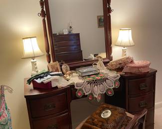 Vanity dresser & bench