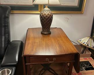 Dropleaf table table