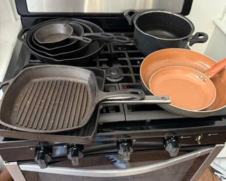 Pots/pants and stove