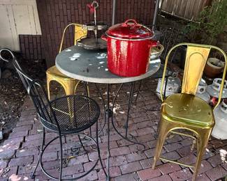 Outdoor furniture/ crockpot