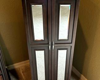 Jewelry cabinet