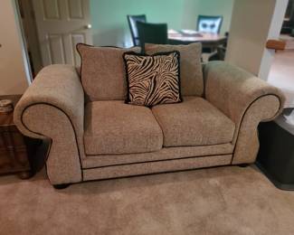 Matching sofa also in mint condition!