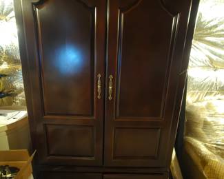 Armoire/ Wardrobe