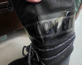 Moon boots