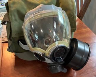 US ARMY Gas Mask in Original Case