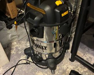 Dewalt shop vac with accessories