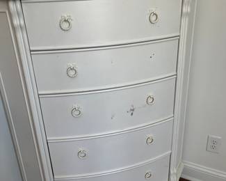 Corner chest