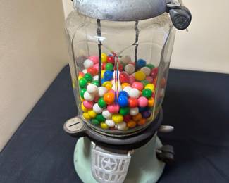 All Original! Vintage Columbus Vendor Gumball Machine with keys!