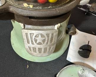 All Original! Vintage Columbus Vendor Gumball Machine with keys!