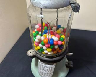 All Original! Vintage Columbus Vendor Gumball Machine with keys!