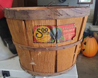 Brand (Soo) Italian prune basket (in great condition)