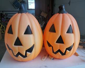 2' tall jack-o-lanterns