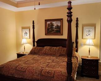 Pennsylvania House Full Size Solid Cherry Poster with Finials Bed (Excellent Condition)