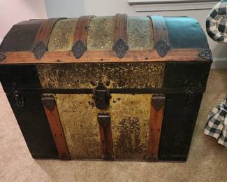 ANTIQUE VICTORIAN DOME STEAMER TRUNK CHEST WOOD ORIGINAL COMPARTMENTS