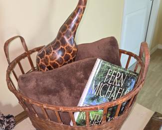Basket, Giraffe & Misc