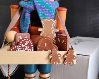 SH779Ulbricht Nutcracker Gingerbread Seller