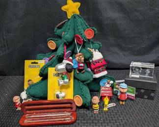 SH637Peanuts Christmas Tree  Ornaments 