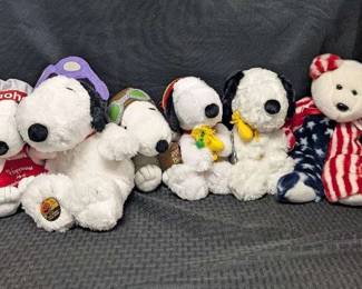 SH689Snoopy Stuffed Animals